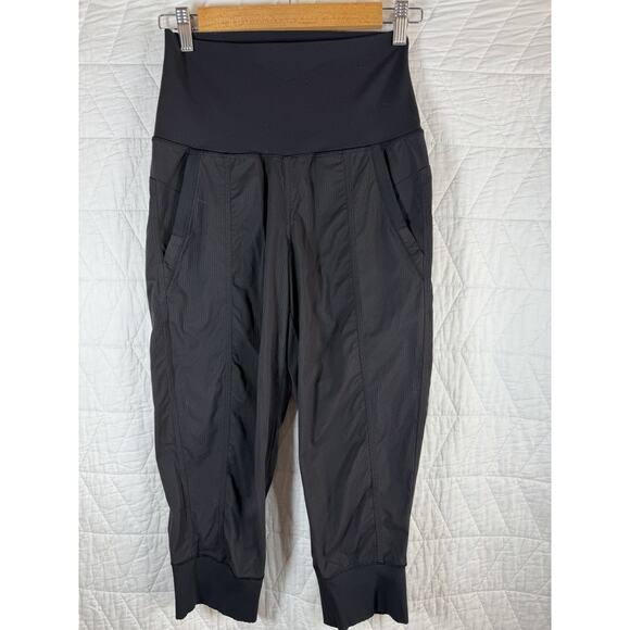 Lululemon Black knee length dance pants high rise pockets size 4 women - Picture 2 of 7